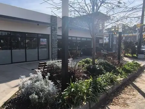 Boulevard e/ Paseo 101 y Av. Bs. 100