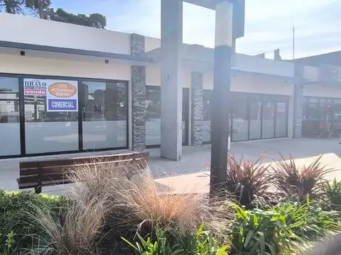 Boulevard e/ Paseo 101 y Av. Bs. 100