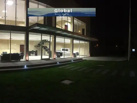 Edificio Comercial Lomas De Zamora, Local, Depósito, Oficinas Y Estacionamiento