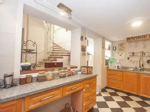 Casa 7 ambientes con 3 baños