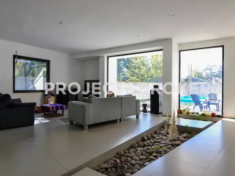 Casa en Venta con 5 cocheras