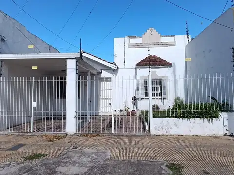 VENTA DE CASA 4 AMBIENTES CON GARAGE EN BECCAR