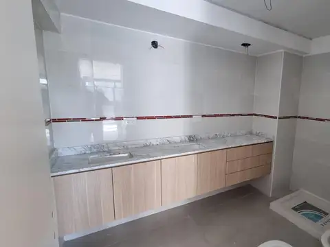 3 AMBIENTES  FRENTE COCHERA CON TZA PROPIA