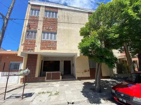 MONOAMBIENTE EN PLANTA BAJA A 1 Y 1/2 CUADRAS DEL MAR 