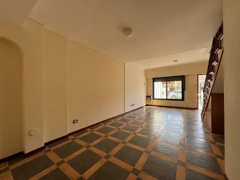 Depto Tipo Casa 4 ambientes con 1 baño