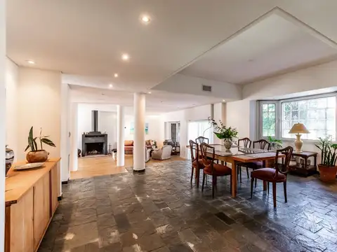 Venta Casa de 8 Ambientes en Martinez