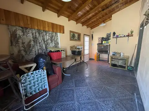 Mitre 899 esquina Berin