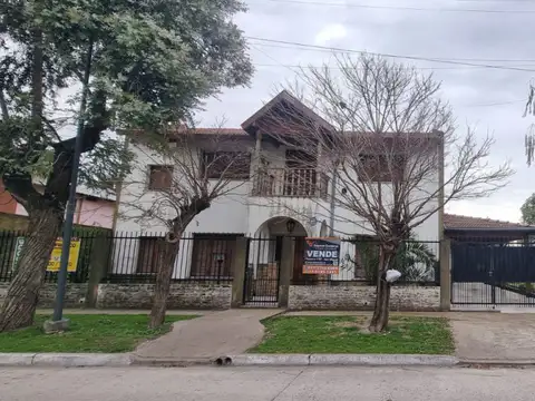 Casa en venta de 2 plantas 4 dormitorios . Haedo 580 Muñiz