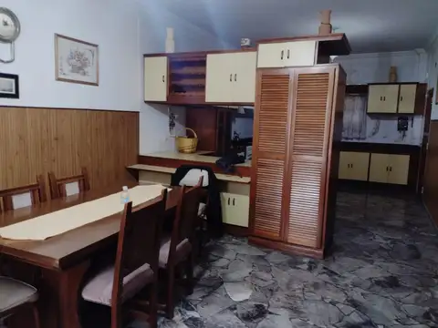 Casa en venta de 2 plantas 4 dormitorios . Haedo 580 Muñiz