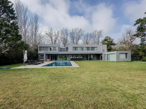 Au Acceso Oeste Km 42