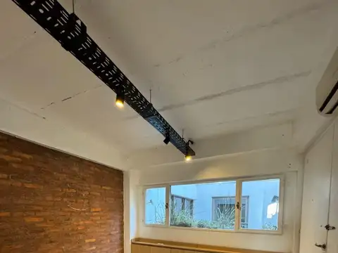 Oficina en Alquiler con 1 cochera