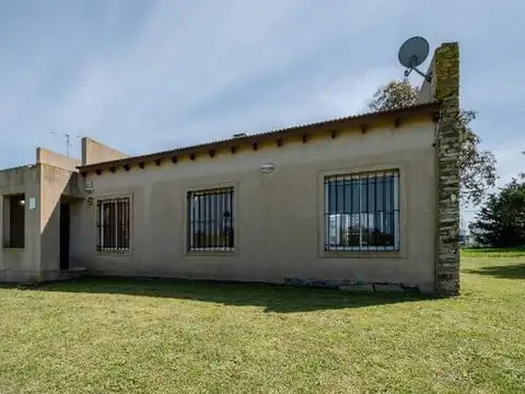 VENTA CASA MODERNA + 2 LOTES LAS LOMAS DE MIRAMAR