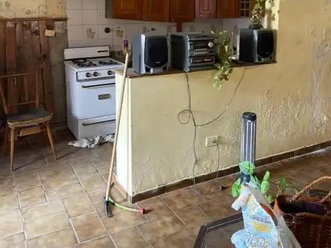 Casa 3 ambientes con 1 baño