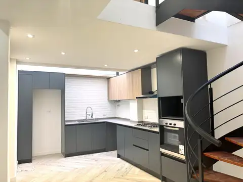 Venta PH 3 Amb + Patio + Parrilla Superficie: 102 m²