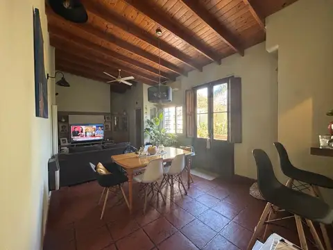 Casa 5 ambientes con 2 baños