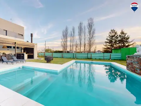 Casa 4 ambientes con 4 baños