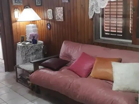 EN VENTA CASA 3 AMB INSTALADOS CON FONDO LIBRE Y PILETA