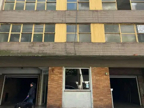 Cochera Cubierta en edificio de cocheras. Muy buena zona!