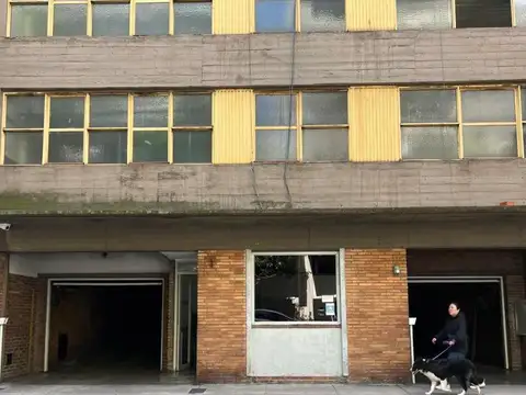 Cochera Cubierta en edificio de cocheras. Muy buena zona!