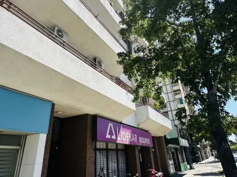 27 de febrero 1400, Piso 6