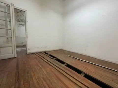 PH 3 AMB SIN EXP PARA REFACCIONAR CON PATIO, TERRAZA Y QUINCHO CON PARRILLA + LOCAL  S/ AV. RIVAD