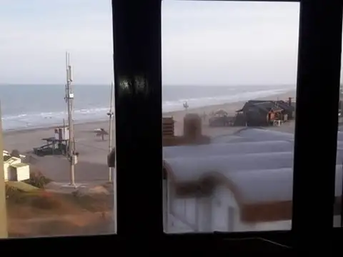 DEPARTAMENTO EN DUPLEX FRENTE AL MAR AMPLIO BALCON GARAGE V3750