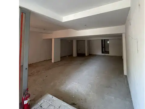 Excelente Local en Venta Sobre Av. La Plata