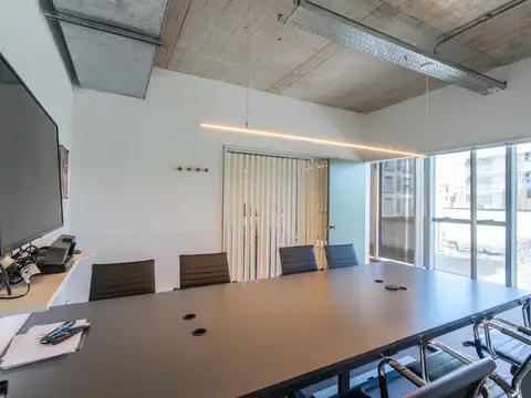 Oficina en Alquiler con 1 cochera