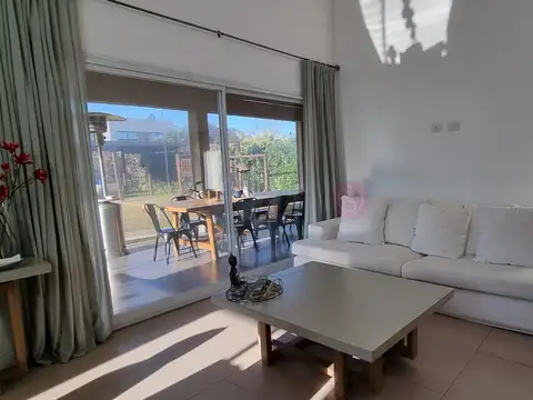 Casa en Venta en Pilar del Este - Santa Guadalupe, USD 295.000