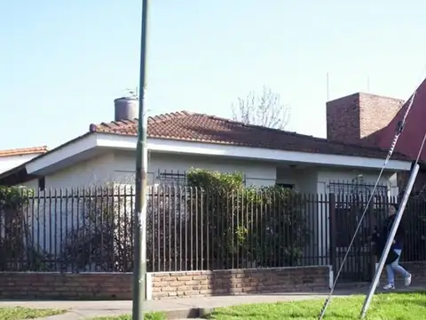 CHALET A POCAS CUADRAS AV. VERGARA