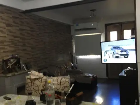 VENTA - CASA  4 AMBIENTES CON PILETA