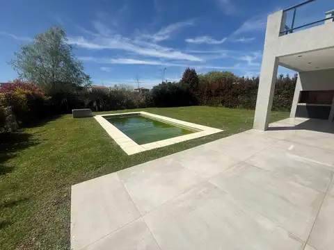 Casa en venta de 3 Dormitorios con Sauna y Pileta