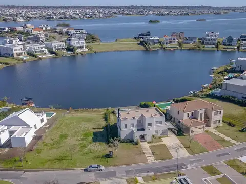 Casa al  Lago - Barrio Muelles Puertos / Escobar