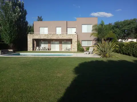 VENTA Casa en San Isidro Labrador al GOLF
