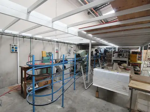 Galpon en Venta 30  mts Fondo