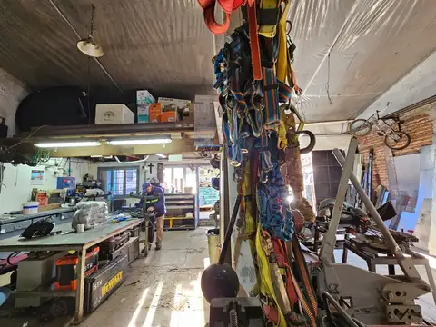 Galpon en Venta 45  mts Fondo