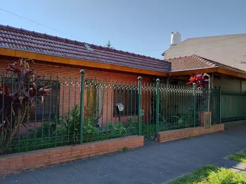 Casa 3 Ambientes - cerca de estación Villa Bosch-