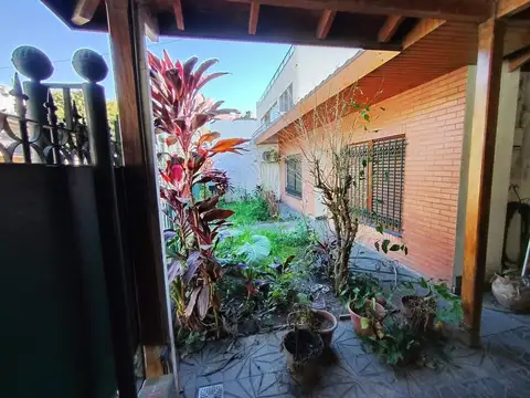 Casa 3 Ambientes - cerca de estación Villa Bosch-