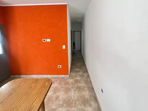 Casa 6 ambientes con 2 baños