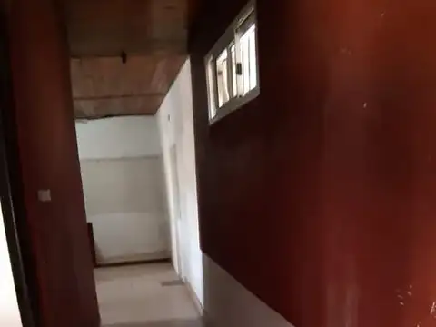 Casa 6 ambientes con 2 baños