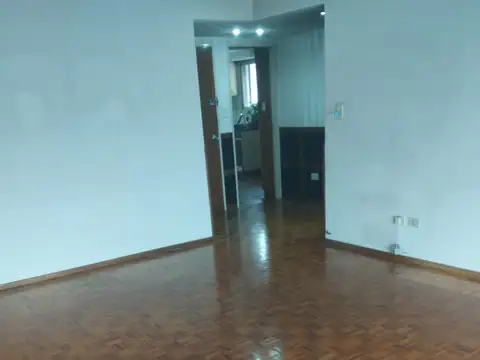 DEPARTAMENTO DE CUATRO AMBIENTES EN QUILMES CENTRO (Galería LA FRANCESA).