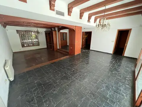 Casa 9 ambientes con 8 baños