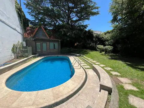 Casa seis dormitorios con patio y pileta en alquiler - España 2200 - Barrio Abasto