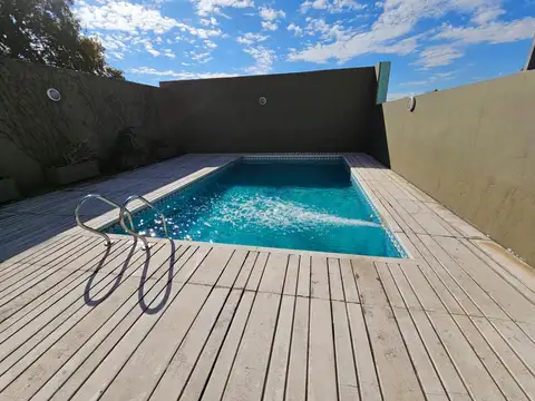 2 AMBIENTES AL FRENTE CON 2 BAÑOS, con COCHERA FIJA CUBIERTA