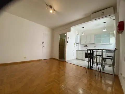 Alquilo MONOAMABIENTE 25m2 cocina/lavadero 2 placares. Impecable estado y luminosidad. Bajas expensas.
