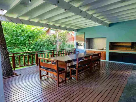 Casa en Alquiler en Carilo, USD 2.000