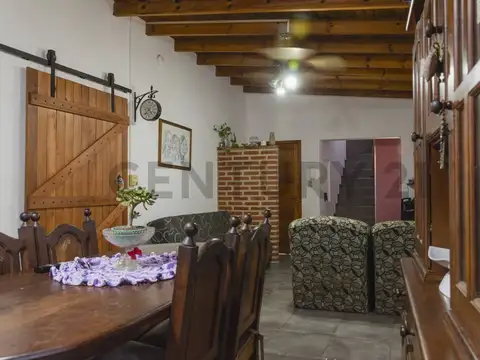 Casa en Venta con 2 cocheras