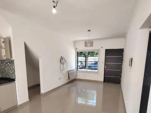 Depto Tipo Casa 2 ambientes con 1 baño