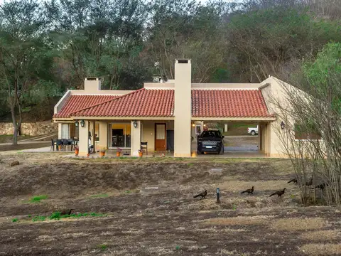 Casa en Alquiler con 2 cocheras