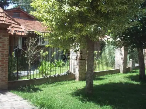 Casa en Venta en 414  y 144 Arturo Segui - Alberto Dacal Propiedades